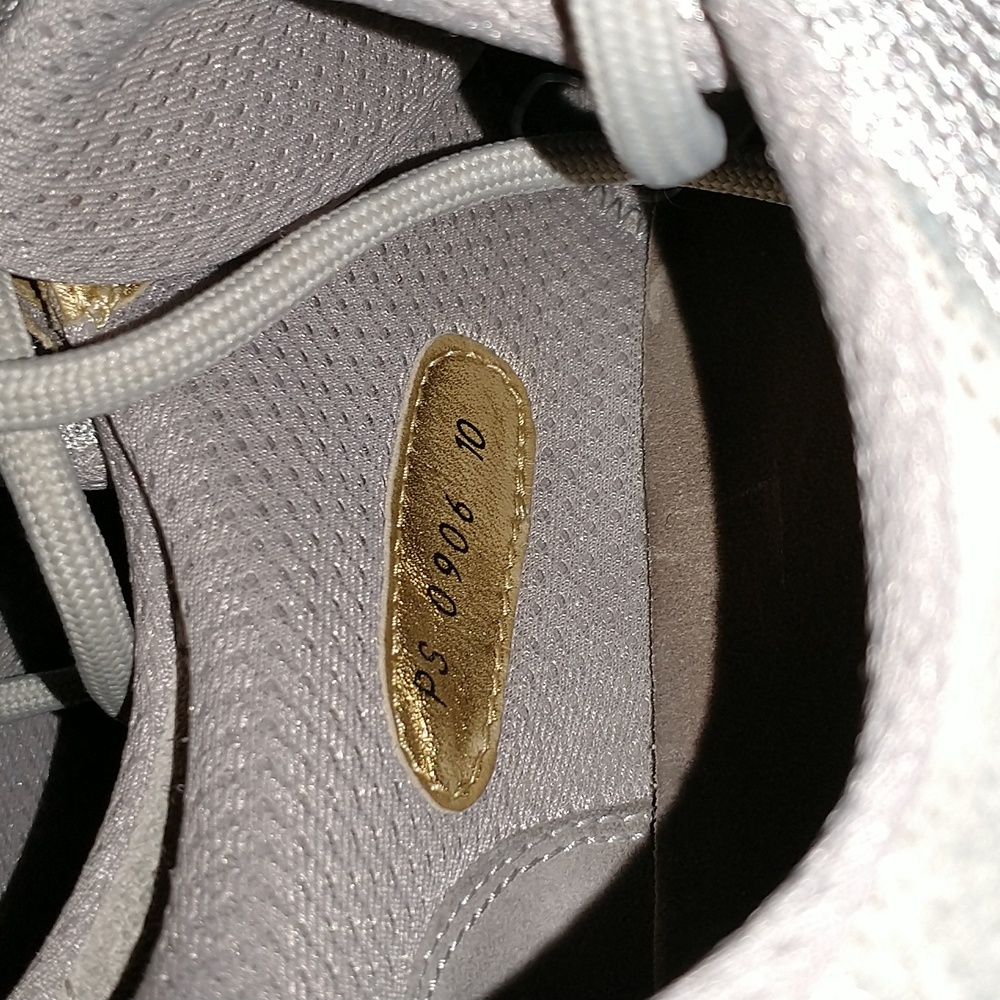 PRADA! - Picture 5 of 12